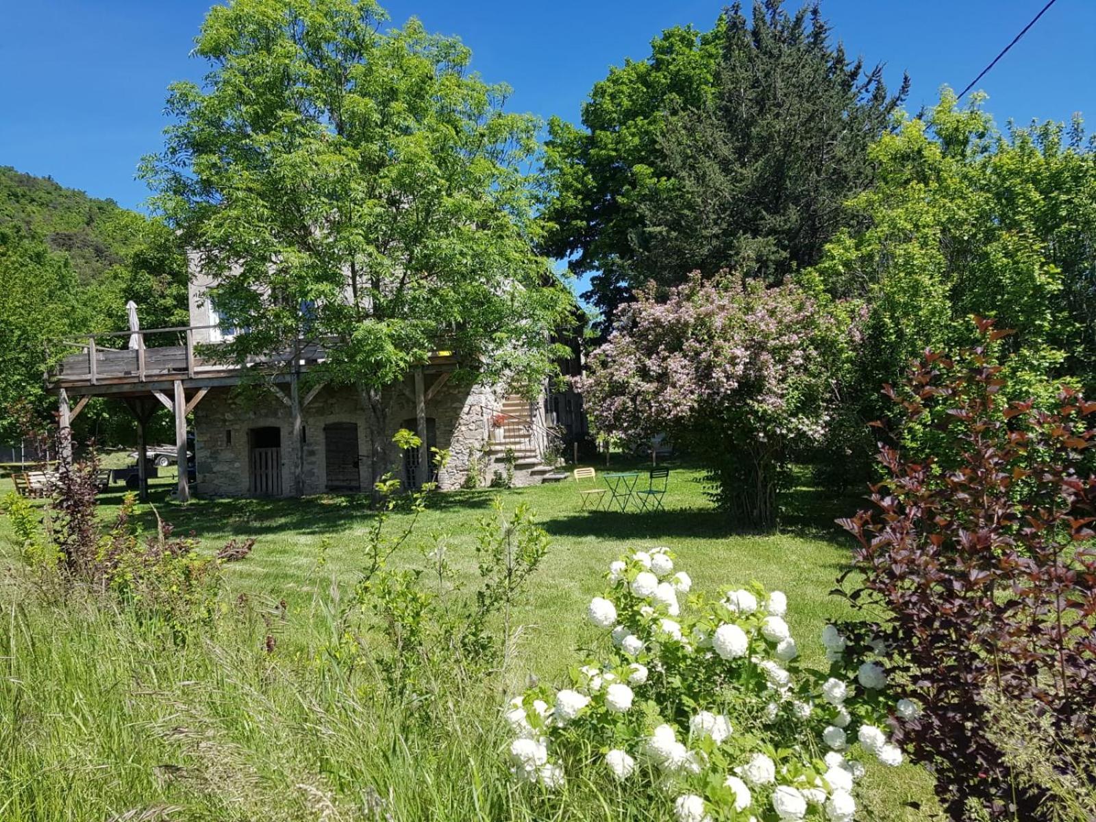 Les Gites Du Saro Chabestan Екстериор снимка